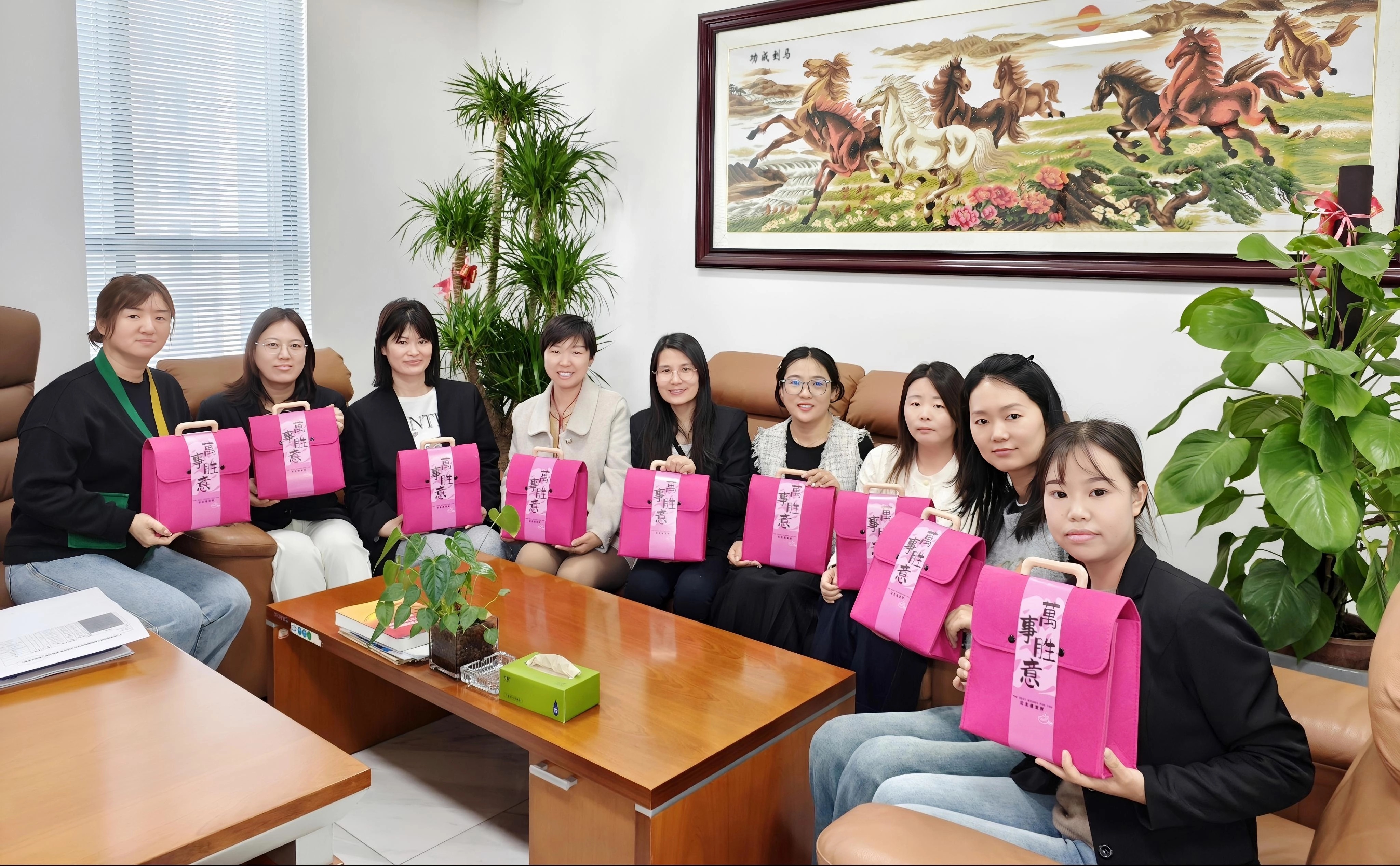 巾帼绽芳华，西安中浩贯诚祝全体女同胞三八妇女节快乐！